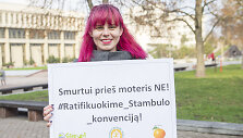 Vilniaus Moterų namai rengia akciją i&scaron;reik&scaron;ti paramą smurto prie&scaron; moteris įveikimui
