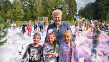 Prezidentė lankėsi vaikų dienos centre ir dalyvauja akcijos &bdquo;Padovanok vaikui vasarą&ldquo; uždarymo &scaron;ventėje
