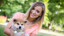 Monika &Scaron;alčiūtė pristato savo augintinį - Akita Inu veislės &scaron;unį, vardu Nino Persikas