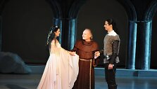 Scenoje &ndash; Beata Ignatavičiūtė, &Scaron;arūnas Ju&scaron;kevičius ir Jeronimas Milius.