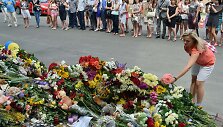 Gėlės ne&scaron;amos prie Nyderlandų ambasados Kijeve