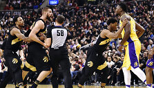 Jonas Valančiūnas ir Julius Randle'as