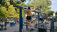 Sporto klubas po atviru dangumi Kijeve