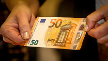 Lietuvos banke pristatytas naujas 50 eurų nominalo banknotas