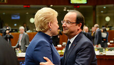 Dalia Grybauskaitė i&scaron; Prancūzijos prezidentas Francois Hollande'as