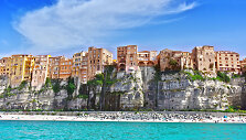 Tropėja, Italija