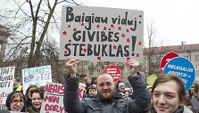 Mitingas prie&scaron; abortų draudimą.