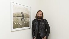 Fotografas Rytis &Scaron;e&scaron;kaitis ir jo įsigyta Rimanto Dichavičiaus fotografija