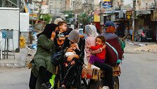 Palestiniečiai bėga i&scaron; savo namų po Izraelio atakų Gazos Ruože