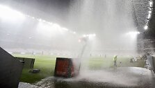 Audra futbolo rungtynių metu