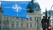 NATO vėliava