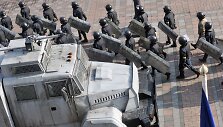 Jėgos struktūrų pareigūnai paliko Ukrainos parlamento prieigas