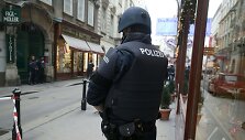 Vienos centre pa&scaron;auti du asmenys