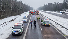 A2 kelyje susidūrė trys automobiliai ir trys vilkikai, uždarytas eismas link Panevėžio