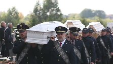 Radvili&scaron;kyje į paskutinę kelionę i&scaron;lydėta kraupioje avarijoje žuvusi ugniagesio &scaron;eima