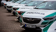 Policija pristatė naujus automobilius