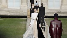 &bdquo;Givenchy&ldquo; kolekcijos modeliai