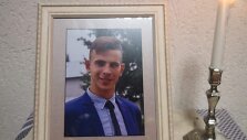 Artimieji gedi per policijos reidą staiga mirusio dvide&scaron;imtmečio Eimanto.