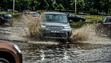 &bdquo;Land Rover Discovery&ldquo; ta&scaron;kosi Vilniaus balose