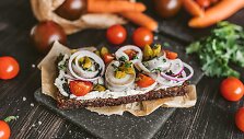 Skandinavi&scaron;kas &bdquo;sm&oslash;rrebr&oslash;d&ldquo; sumu&scaron;tinis