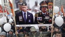 Protestas Rusijoje 2011 m. Plakate - Rusijos prezidentas Vladimiras Putinas, buvęs Libijos vadovas Muammaras al-Gaddafis ir Baltarusijos diktatorius Aliaksandras Luka&scaron;enka