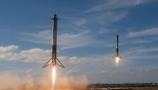 Leidžiasi &scaron;oniniai &bdquo;Falcon Heavy&ldquo; moduliai