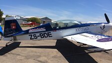 I&scaron;sinuomoto lėktuvo &bdquo;Extra 300 L&ldquo; kabinoje Lietuvos pilotas &Scaron;arūnas Staniulis.