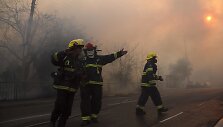 Izraelyje de&scaron;imtys tūkstančių žmonių evakuoti dėl Haifos prieigose &scaron;ėlstančių gaisrų