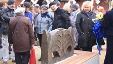 Klaipėdiečiai smalsiai apžiūrinėjo naująją M.Mažvydo alėjos puo&scaron;meną. 