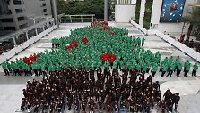 Tailande suformuota didžiausia gyvoji Kalėdų eglė pasaulyje