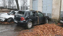 I&scaron; tvenkinio i&scaron;trauktas automobilis