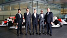 &bdquo;Honda Motorsport&ldquo; buvęs vadovas Y.Arai (kairėje)