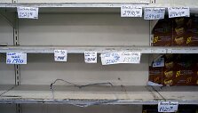 Neapsikentę nepriteklių Venesuelos gyventojai plė&scaron;ia ir niokoja parduotuves