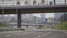 Atidaryta Vilniaus vakarinio aplinkkelio atkarpa iki Pilaitės prospekto.