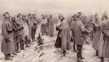 Britų ir vokiečių kariai susitinka per neoficialias kalėdines paliaubas 1914 m. fronte