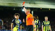 Raudona kortelė &bdquo;Manchester City&ldquo; gynėjui Rico Lewisui