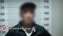 Klaipėdoje sulaikytas peiliu grasinęs ir naktimis moteris apiplė&scaron;inėjęs vyras
