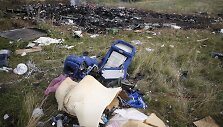 Numu&scaron;to &bdquo;Malaysia Airlines&ldquo; lėktuvo nuolaužos Donecke, Ukrainoje.
