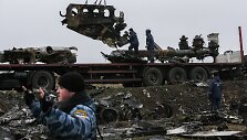 I&scaron; katastrofos vietos &scaron;alinamos &bdquo;Malaysian Airlines&ldquo; lėktuvo nuolaužos