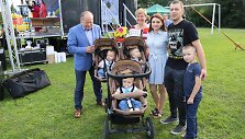 Rusinų &scaron;eima Karmėlavos miestelio &scaron;ventėje 2016 m. vasarą