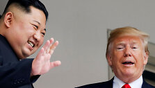 D.Trumpo ir Kim Jong Uno susitikimo emocingos akimirkos