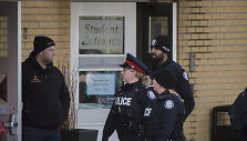 Prestižinėje Toronto katalikų berniukų mokykloje apsilankė policija