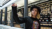 Nacionalinėje bibliotekoje &ndash; nauja Jolitos Vaitkutės instaliacija &bdquo;Pabudę i&scaron; knygų&ldquo;