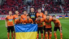 Donecko &bdquo;&Scaron;achtar&ldquo; rungtynėse Graikijoje, kur Ukrainos komanda rinko pinigus kare vargstančiai savo &scaron;aliai.