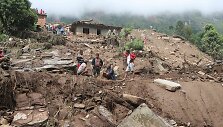 Nepalo kaimuose po nuo&scaron;liaužų ie&scaron;koma aukų