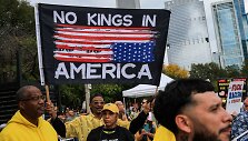 JAV &ndash; masiniai protestai prie&scaron; Trumpo politiką