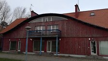 Juodkrantėje pastate, vėliau pripažintame nelegaliu, butus nusipirkę žmonės atsidūrė teisme. Juos siekiama i&scaron;keldinti, o statytojai neskuba atsiskaityti. 