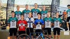 &bdquo;Ampler Development Team&ldquo; komanda (M.Bitinas stovi antroje eilėje pirmas i&scaron; kairės)