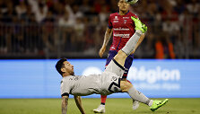 Lionelis Messi pelnė įvartį smūgiu per save.