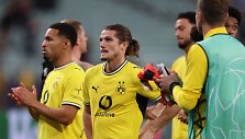 Marcelis Sabitzeris ir kiti Dortmundo "Borussia" futbolininkai po rungtynių prie&scaron; "Sabah" skubėjo praustis į vie&scaron;butį, o ne persirengimo kambaryje stadione.